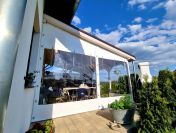 Plandeki na taras – skuteczna ochrona przed wiatrem i deszczem