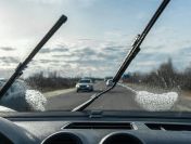 Wybierz pióro wycieraczki Oximo i postaw na krystaliczną widoczność!